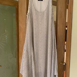 Long, short sleeve dress, great to dress up or dress down